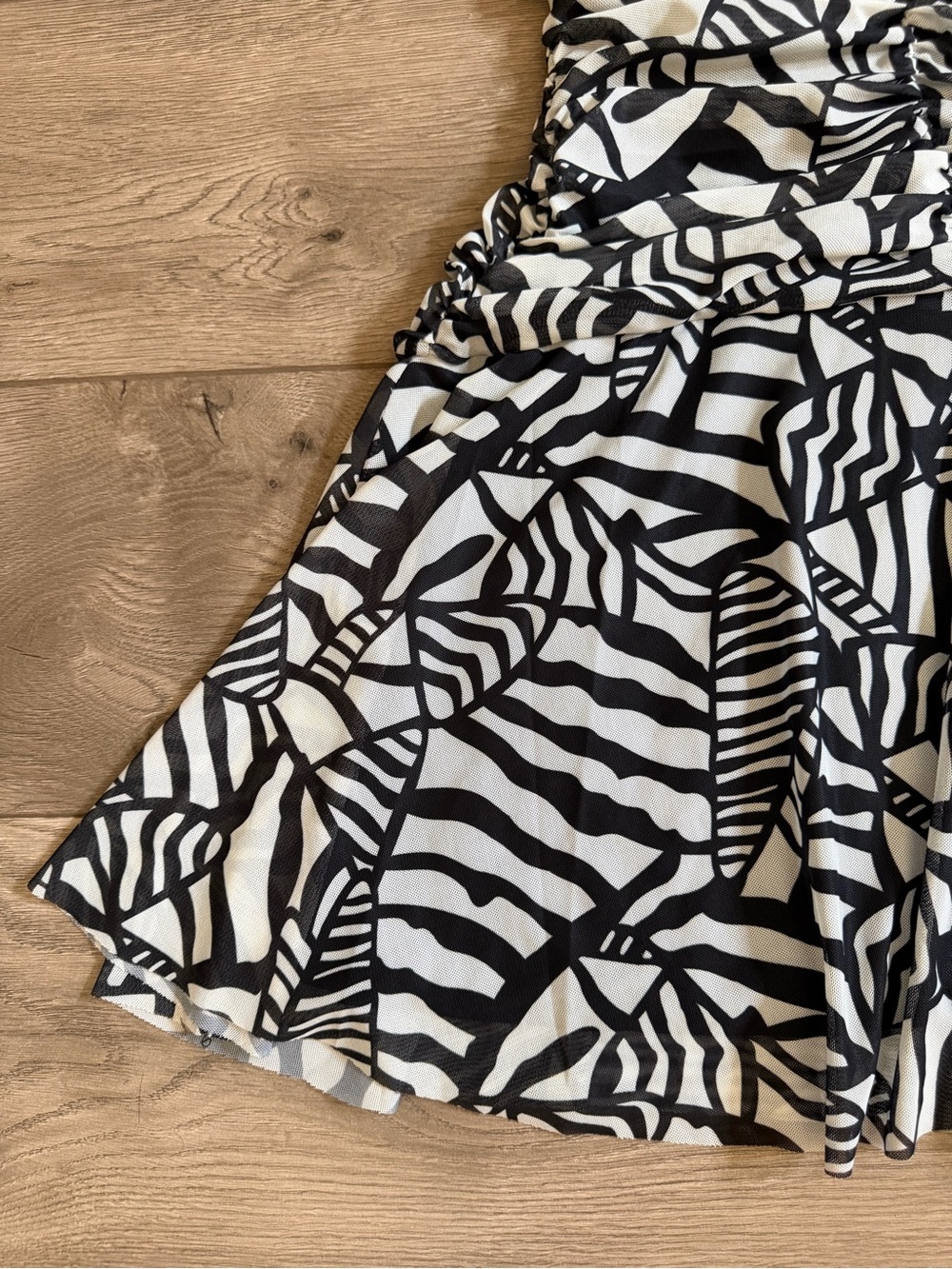 NWT SELF CONTRASR Black & White Printed Fit-and-Flare Dress Size Medium - Picture 5 of 8